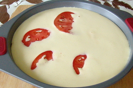 Закусочный торт с помидорами, на основе из цуккини, в яично- кремовой заливке: шаг 3