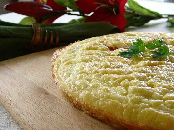 Закусочный торт с помидорами, на основе из цуккини, в яично- кремовой заливке: шаг 5