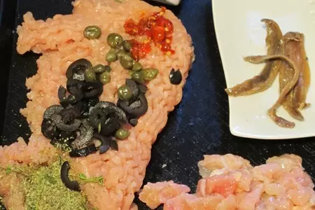 Куриный рулет с анчоусами.: шаг 1