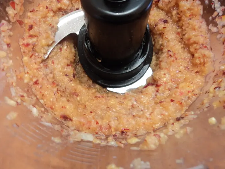 Торт с фундуком, нектаринами и сливочным кремом: шаг 2