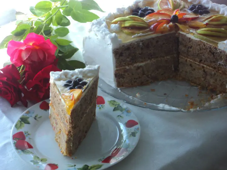 Торт с фундуком, нектаринами и сливочным кремом: шаг 9