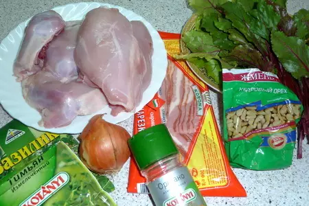 Пирог с куриным мясом, свекольными листьями и кедровыми орешками: шаг 3