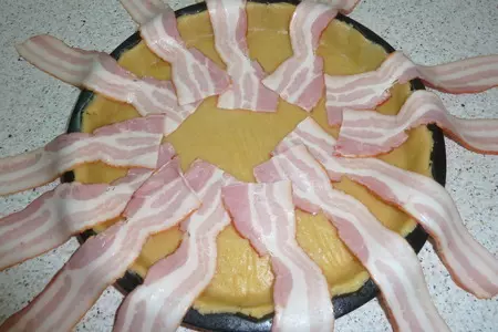 Пирог с куриным мясом, свекольными листьями и кедровыми орешками: шаг 8