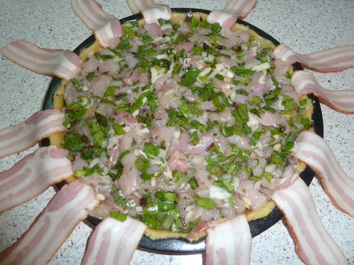 Пирог с куриным мясом, свекольными листьями и кедровыми орешками: шаг 9