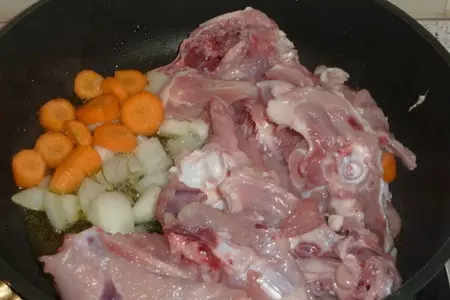 Пирог с куриным мясом, свекольными листьями и кедровыми орешками: шаг 11