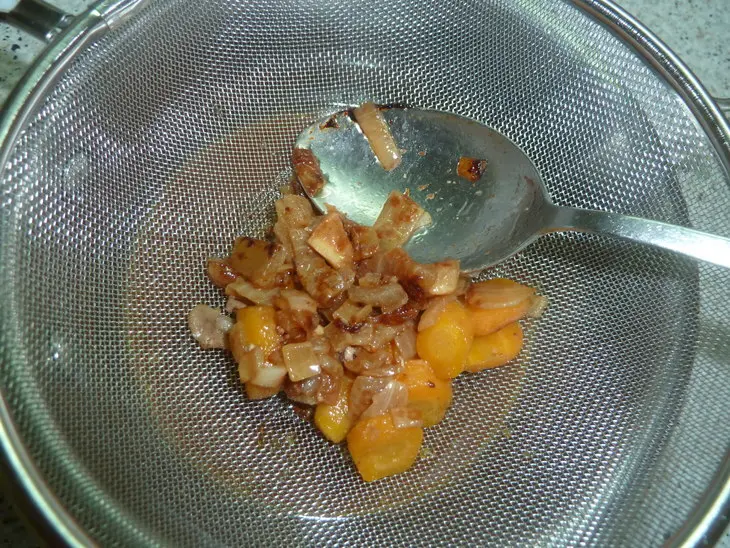 Пирог с куриным мясом, свекольными листьями и кедровыми орешками: шаг 13