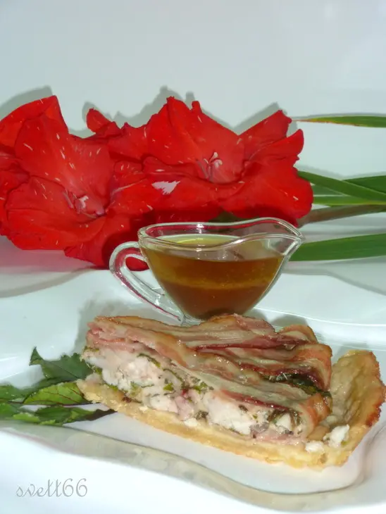 Пирог с куриным мясом, свекольными листьями и кедровыми орешками: шаг 15
