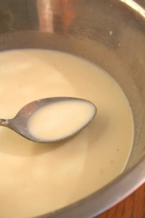 Панна кота с коньяком и сливами: шаг 2