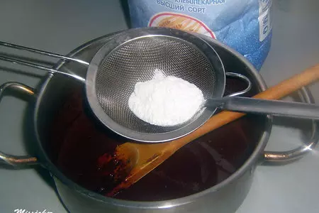 Торт йогуртовый с персиками и бисквитом: шаг 2