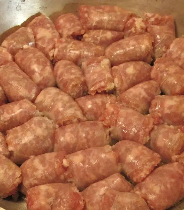 Винно -томатно -морковный соус с домашними колбасками: шаг 1