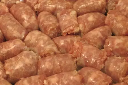 Винно -томатно -морковный соус с домашними колбасками: шаг 1