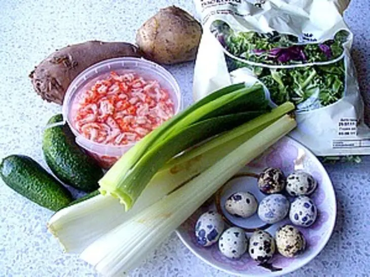 Картофельный салат с раковыми шейками: шаг 1