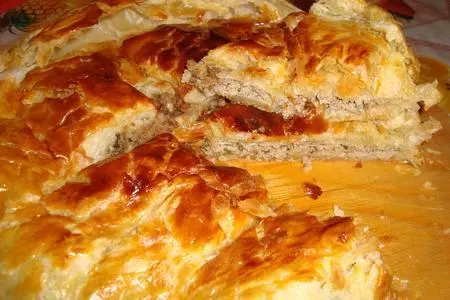 Cырно-мясной пирог со слоеным тестом: шаг 1