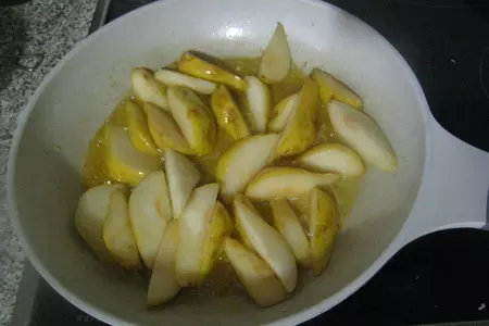 Блины с карамельными грушами: шаг 5