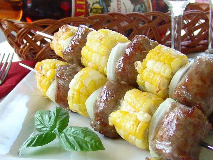Колбаски с кукурузой в духовке, почти как на гриле: шаг 5