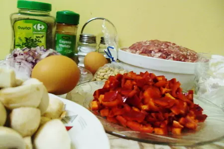 Мясной хлебец с грибами и перцем.: шаг 1
