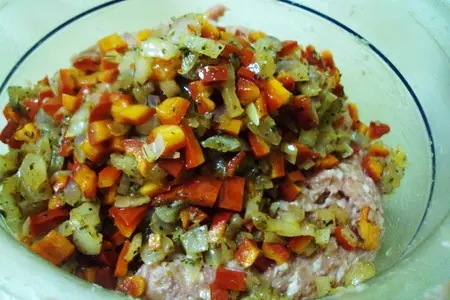 Мясной хлебец с грибами и перцем.: шаг 3
