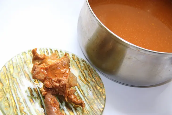 Паста "romeo" на мясном бульоне с тунцом, каперсами и сливочным маслом.: шаг 2