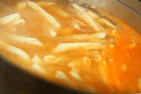 Паста "romeo" на мясном бульоне с тунцом, каперсами и сливочным маслом.: шаг 6