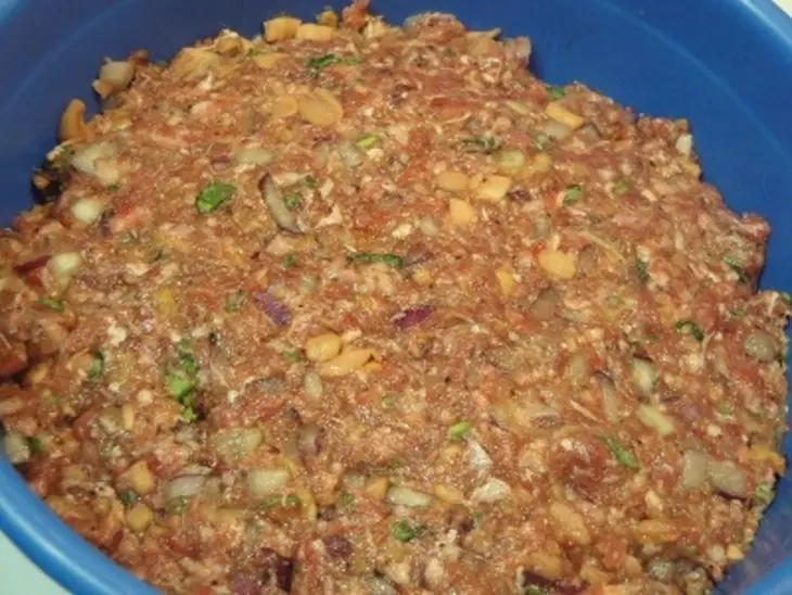 Ракушки с мясом и грибами под сырно-томатным соусом: шаг 2
