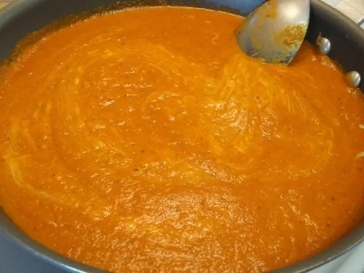 Ракушки с мясом и грибами под сырно-томатным соусом: шаг 7