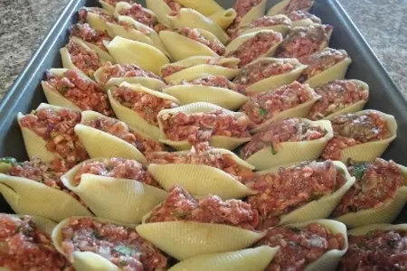Ракушки с мясом и грибами под сырно-томатным соусом: шаг 8