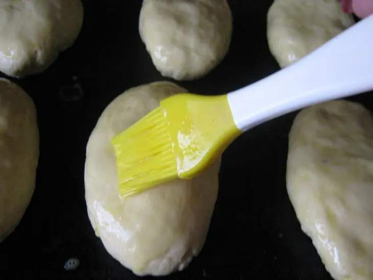 Сытные пирожки с грибами и курицей: шаг 4
