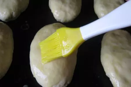 Сытные пирожки с грибами и курицей: шаг 4
