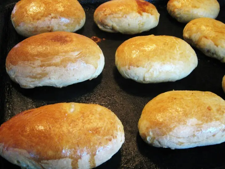 Сытные пирожки с грибами и курицей: шаг 5
