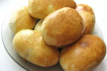 Сытные пирожки с грибами и курицей: шаг 6