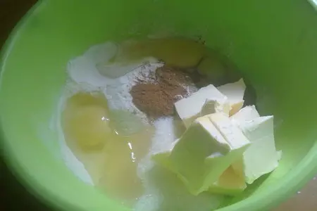 Медовый кекс с грецкими орехами, финиками и бананами: шаг 1