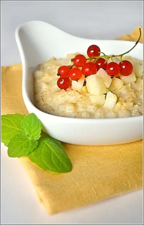 Овсяная каша с карамелью и фруктами: шаг 1