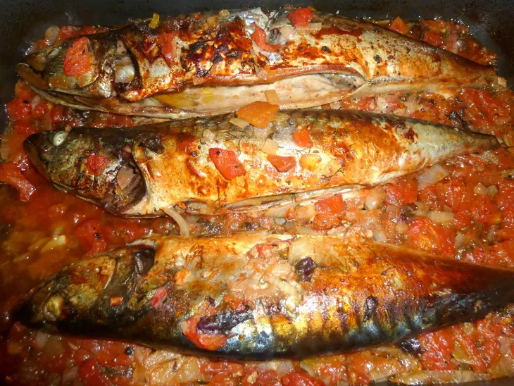 Скумбрия плаки ( скумбрия запеченная с овощами) критская кухня: шаг 6