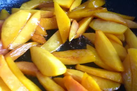 Летний персиковый пирог со штрейзелем и кокосовым соусом: шаг 4