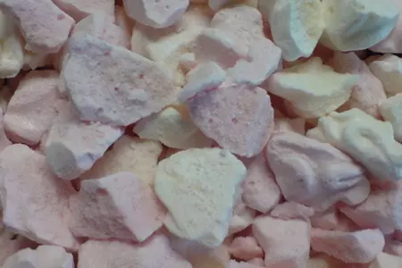 Десерт из ягод с коньяком,безе и сливками: шаг 4