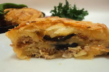 Слоеный пирог с мясом и не только.: шаг 7