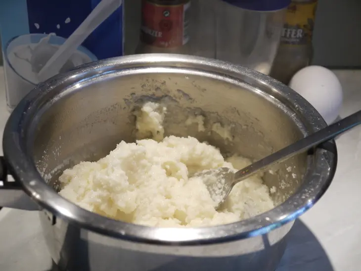Суп из паприки с манными клецками и грецкими орехами: шаг 1