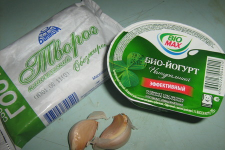 Кабачково-луковые оладьи с творожно-йогуртовым дипом: шаг 4