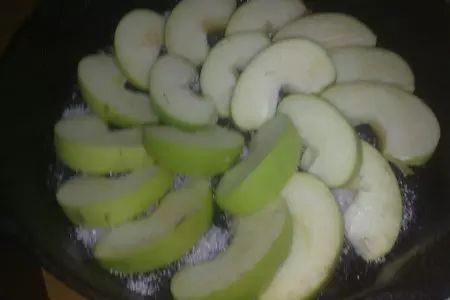 Шоколадный пирог с яблоками: шаг 3