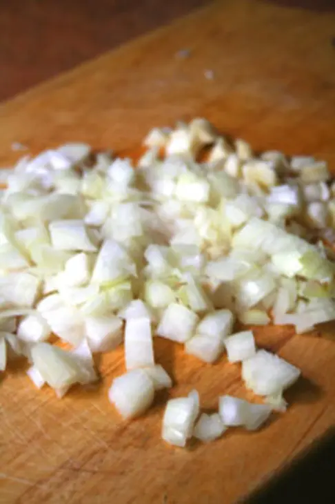 Яблоки, фаршированные курицей, черносливом и грецкими орехами: шаг 1