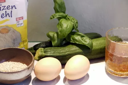 Цукини с моцареллой в пивном кляре: шаг 1