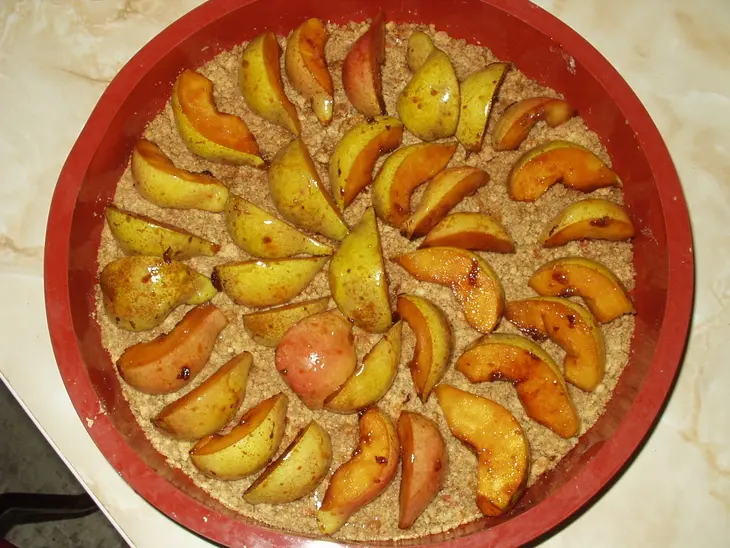 Пирог с грушей и сливочно-карамельным соусом: шаг 1