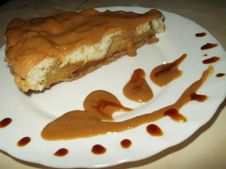 Пирог с грушей и сливочно-карамельным соусом: шаг 3