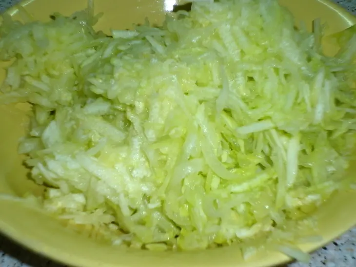 Закусочный  кекс с кабачком, сыром и курицей: шаг 4