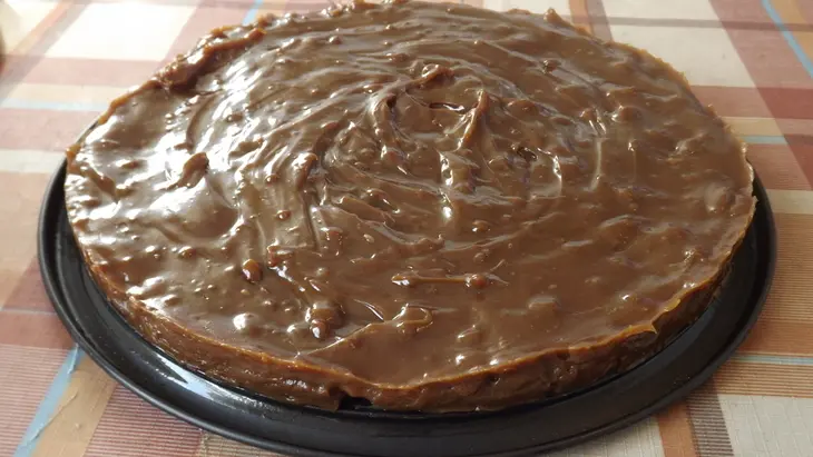 Торт с бананами, вареной сгущенкой и фундуком: шаг 5
