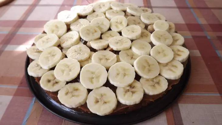 Торт с бананами, вареной сгущенкой и фундуком: шаг 7