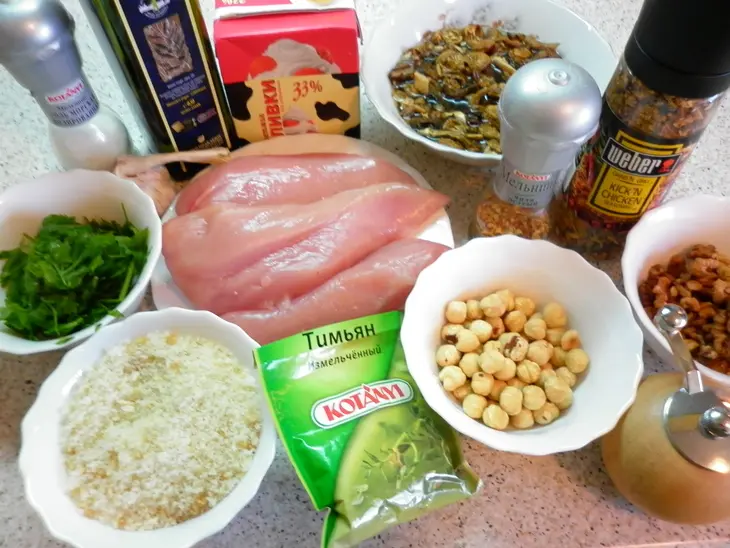 Ореховые рулетики из индейки с яблочным соусом: шаг 1
