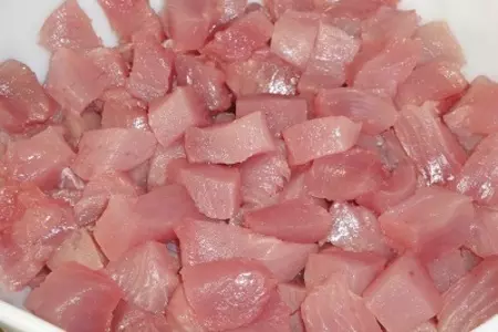 Свежий тунец с макадамия орехами и икрой летучей рыбы: шаг 6