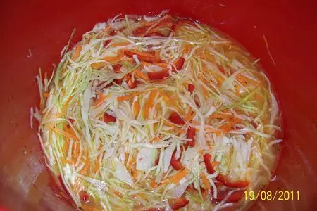 Салат капустный."осенний квартет": шаг 6