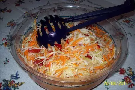 Салат капустный."осенний квартет": шаг 7